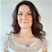 Ragazza laureata in lingue e diploma di liceo socio-psico pedagogico con un anno di esperienza all'estero disponibile per ripetizioni di inglese